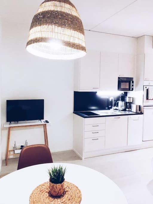 New Studio Cherry Near Helsinki Airport In Kivistoe 반타 외부 사진